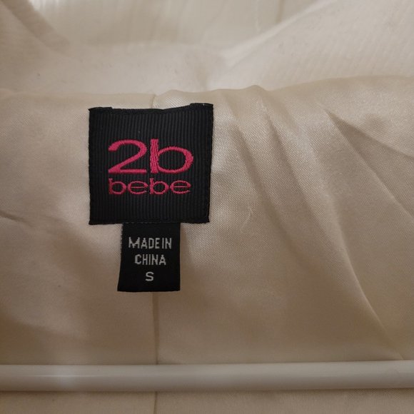 Bebe 2B White Winter Coat Wooden Hardware Faux Fur Hood Small - Picture 6 of 13